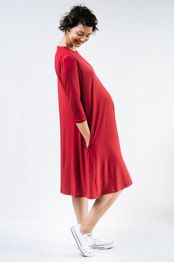 czerwona sukienka, sukienka trapezowa, zwiewna sukienka, sukienka ciążowa, mariaszyje, wiskoza