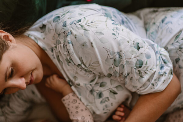 koszulka do snu, koszulka kopertowa, piżama, piżama bambusowa, mariaszyje, piżama ciążowa